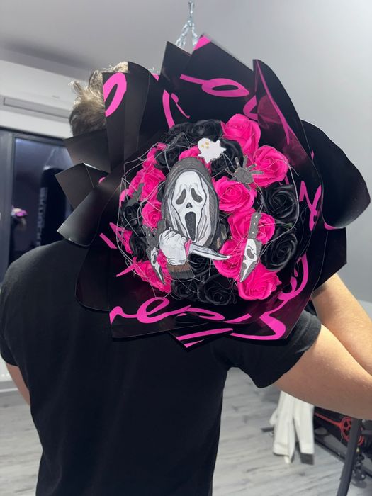 Buchet 31 trandafiri Halloween Scream