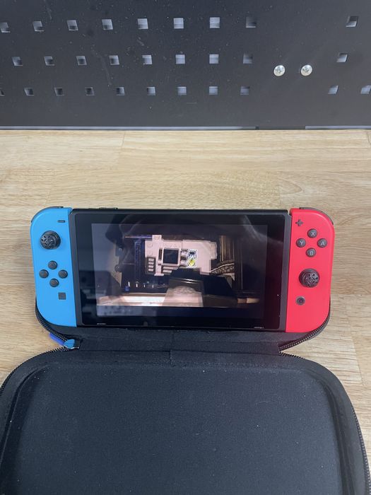 Nintendo switch + 2 jocuri cadou