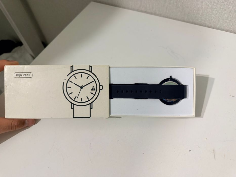Продаю часы OIja peak