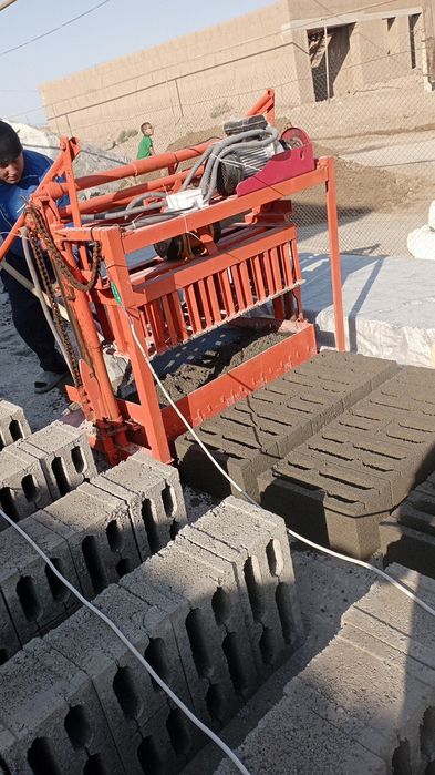 Shlakablok aparat pol avtomat 220v   kreditga xam boladi