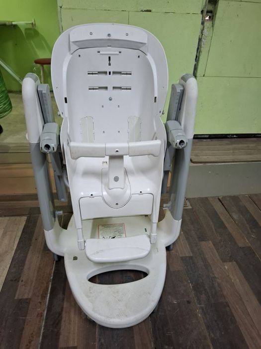 Scaun de masă pentru bebeluși