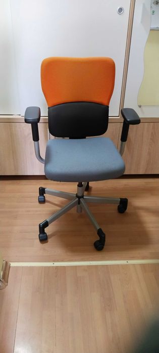 Vând scaun de birou