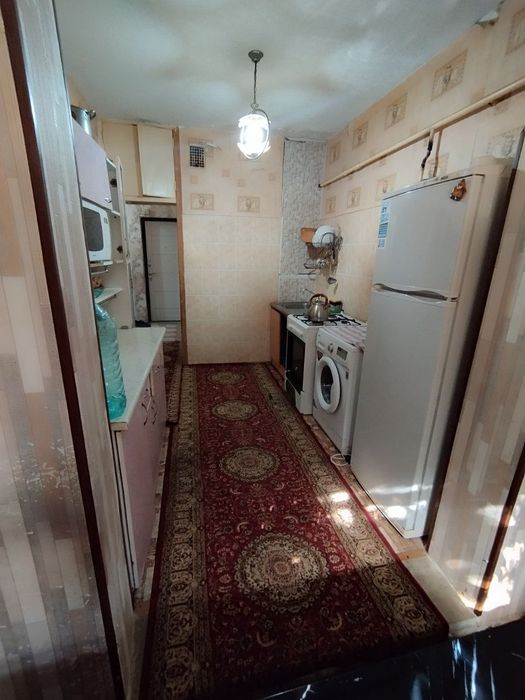 Срочно сотилади 5 хонали квартира янги бозор ёнида