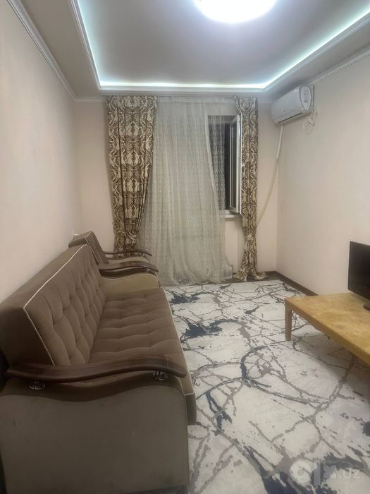 Sergili o'zgarish metro yonida qizlar uchun/ Bemakler