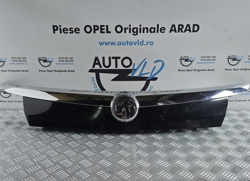 Ornament plastic haion cu buton portbagaj Opel Insignia A
