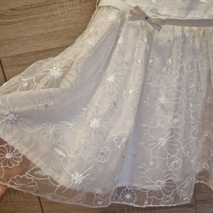 Бяла детска рокля