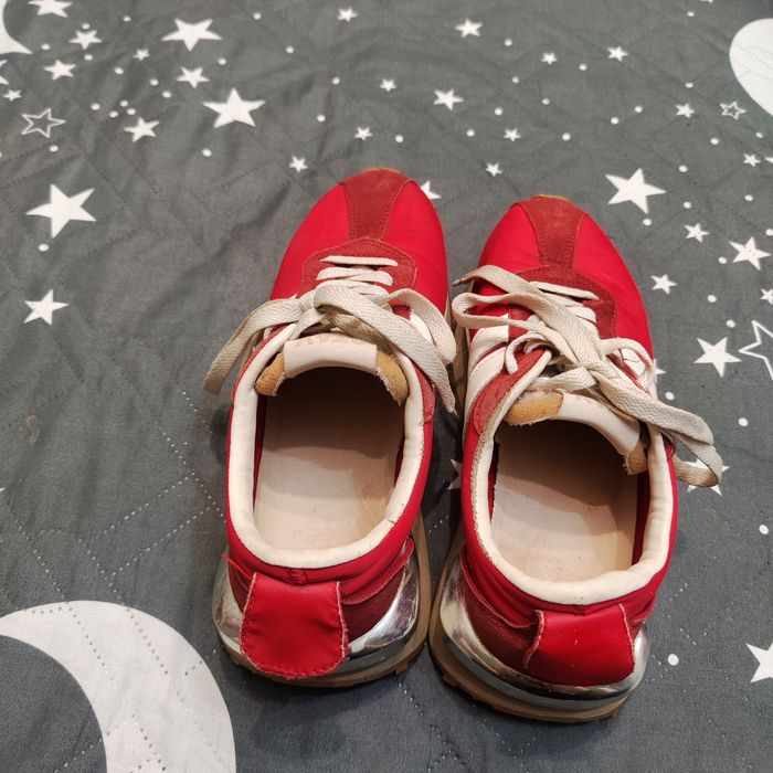 Продам кроссовки женские