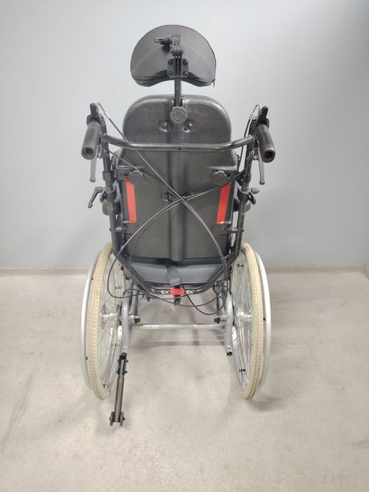 Carucior pliabil/fotoliu rulant pentru persoane cu dizabilitati.141