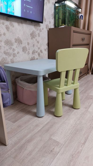 Продам детский стол и стульчик Икеа