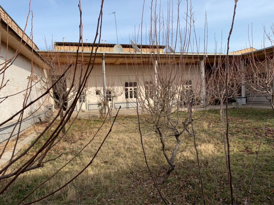 уй сотилади изза темир бозорга якин жойда