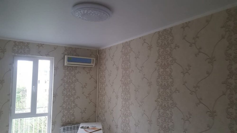 Обои. Декоративная штукатурка. Покраска стен. Ламинат.