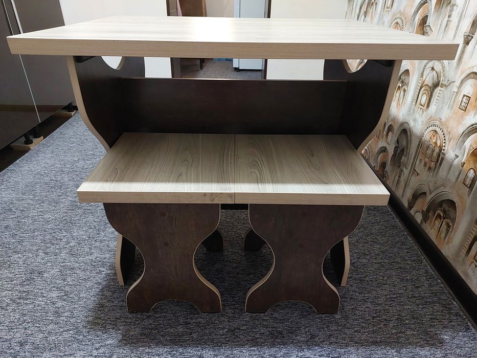 Сотилади, Продается стол обеденный с табуретками- стульями.