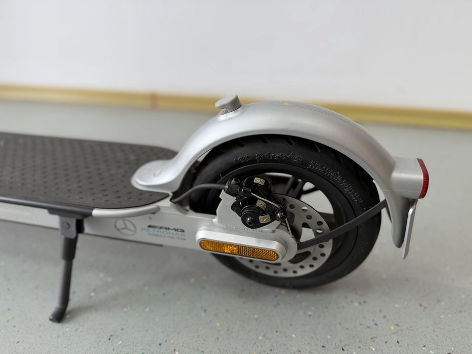 Trotineta electrica Xiaomi Mi Pro2 F1 editia AMG Petronas Mercedes