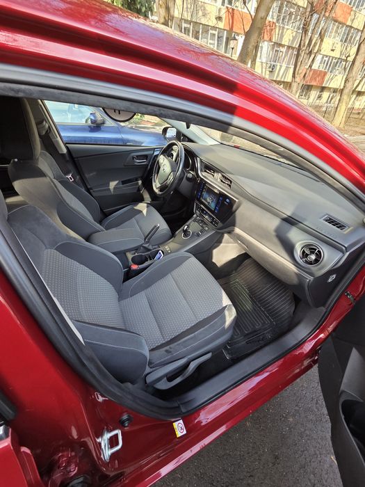 TOYOTA Auris  Hatchback hibrid 1.8L