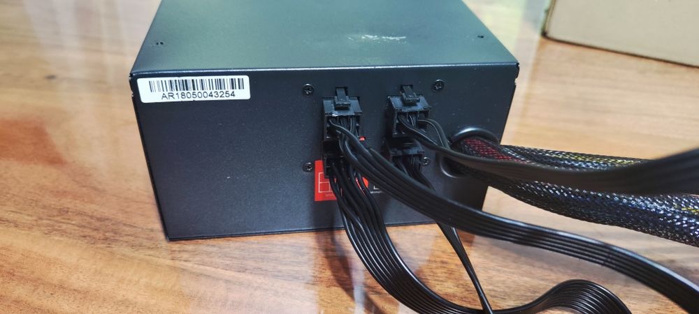 Продавам работещо захранване Aerocool Integrator MOD XT 750W