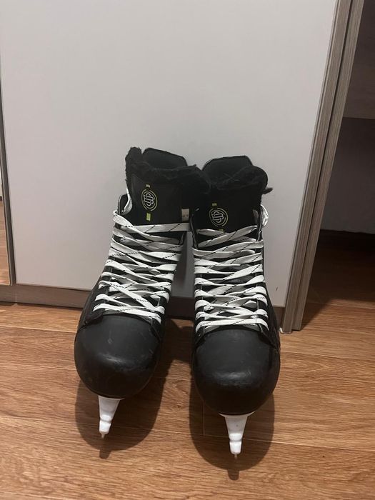 Продаю коньки срочно