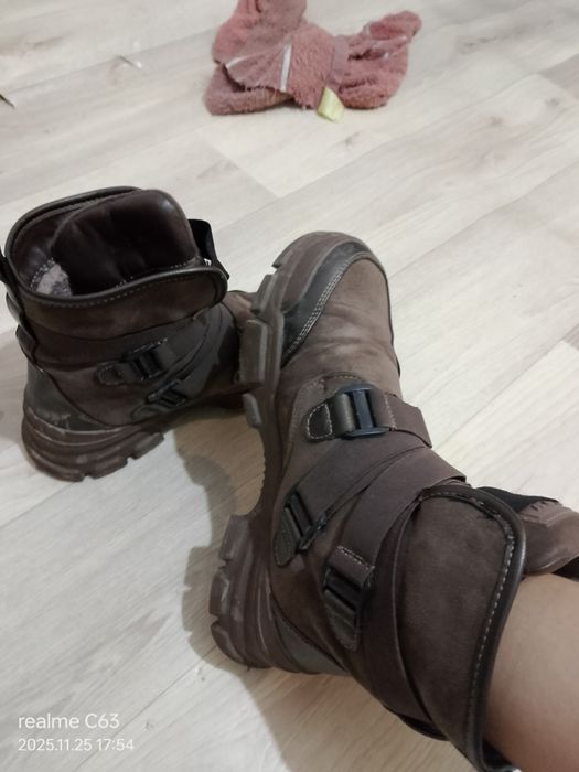 Срочно продам сапожки ботинки зима