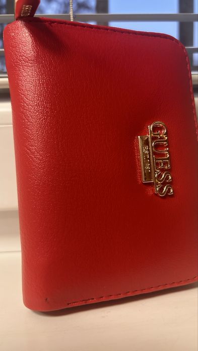 Дамско протмоне GUESS