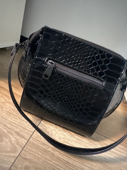 Черная сумка( ниразу не носила, подарили)