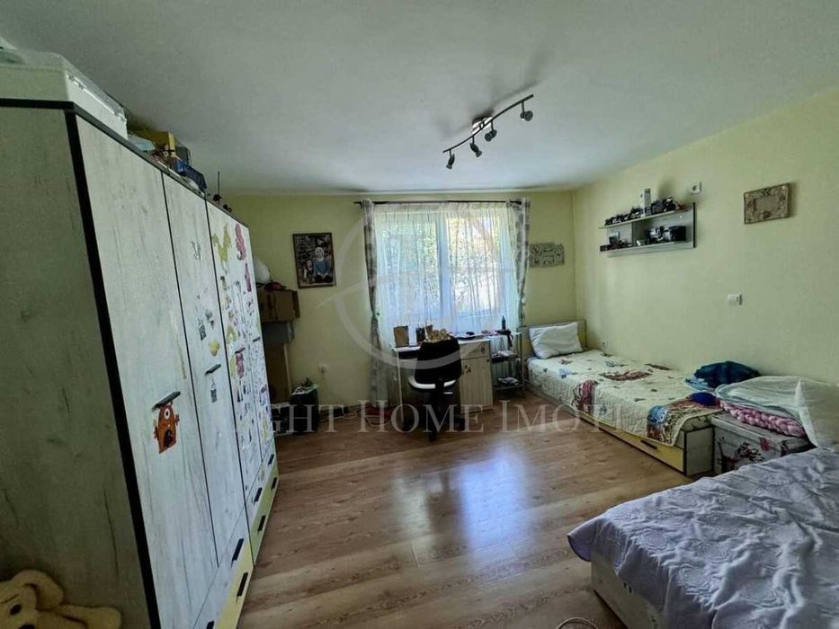 Реф. 2363 Двуетажна Обзаведена Къща / Брестник