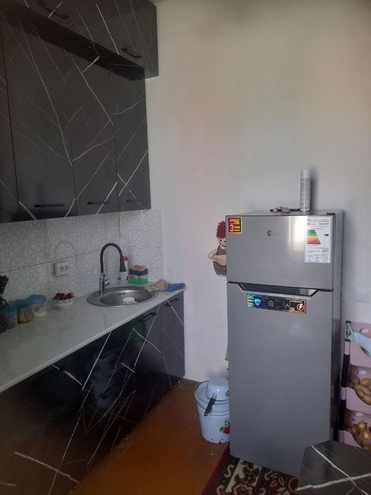 Гулистон шаҳри марказида, 3 хонали уй сотилади.