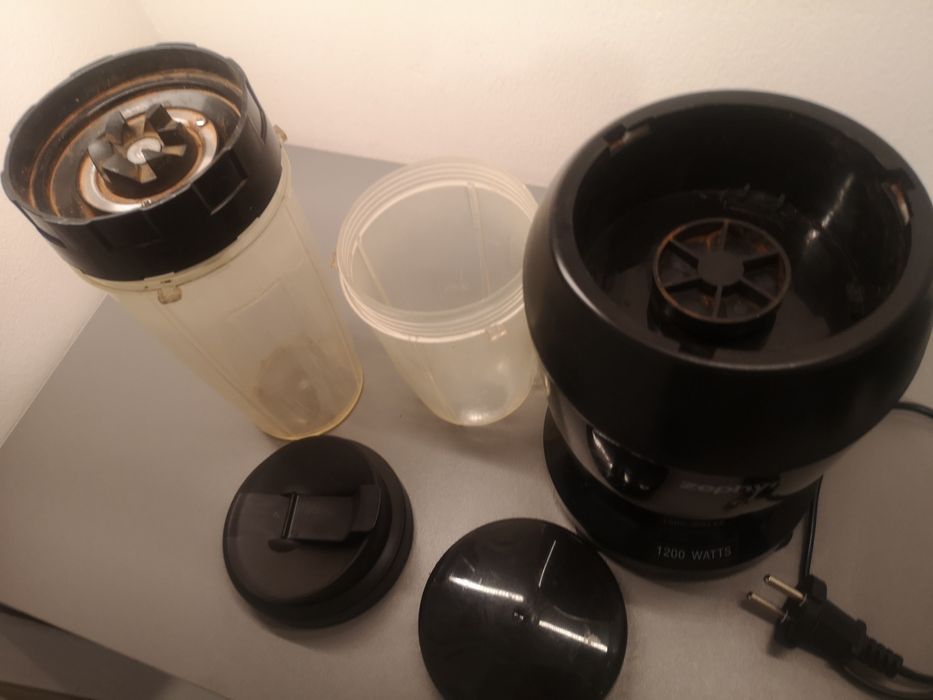 Блендер Zephyr 1200 W с 2 чаши и капак за пиене за изпът