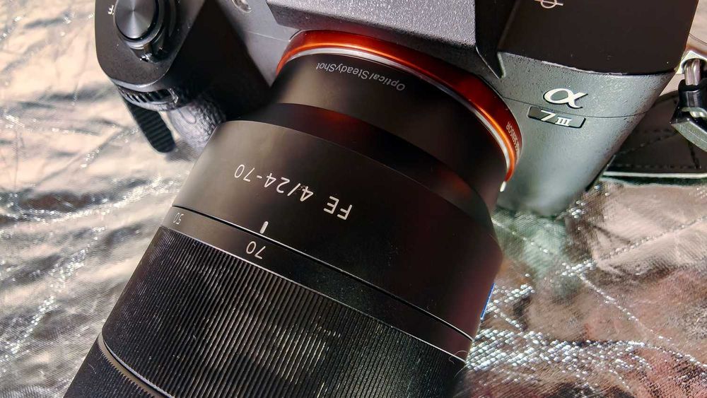 Sony FE 24-70mm F4 Zeiss OSS – Full Frame, IMPECABIL, fără defecte