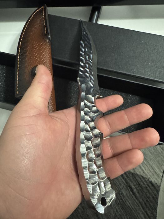 Cuțit vanatoare nou,nefolosit