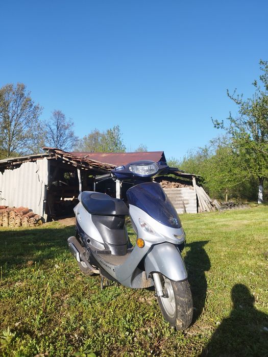 Скутер Peugeot V-clic