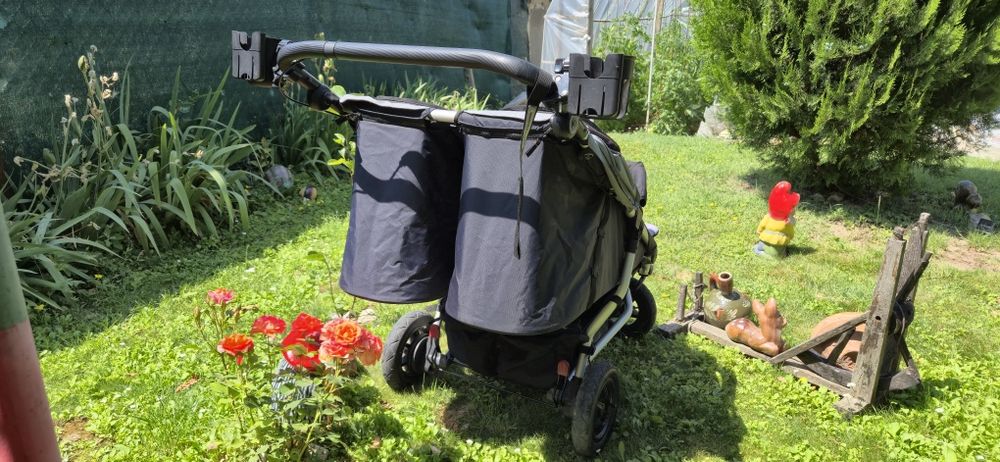 Количка за близнаци Mountain Buggy