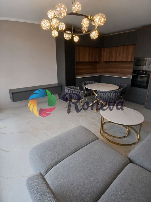Продава се Тристаен апартамент в Варна, Базар Левски - 90 кв.м за 3445 €/кв.м - Снимка #2