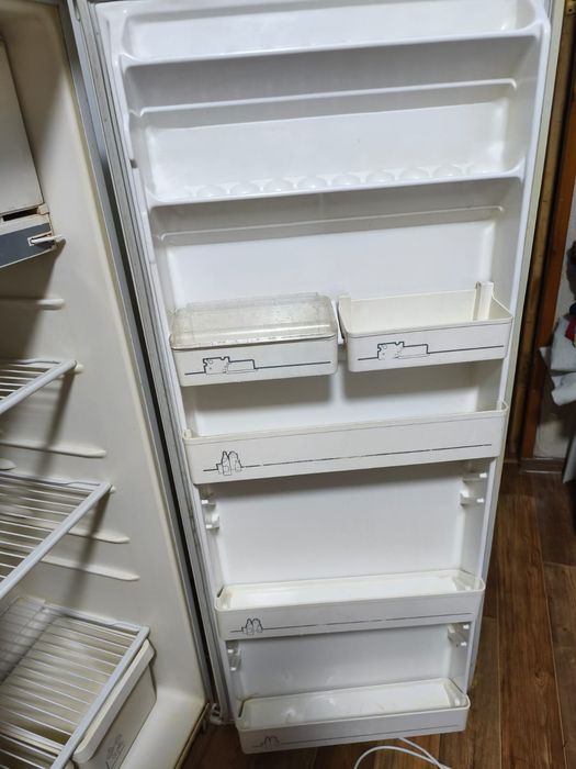 Холодильник Бирюса