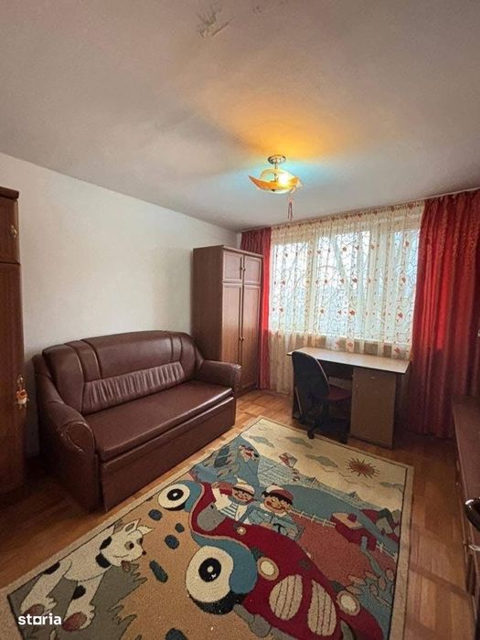 De vanzare apartament cu 3 camere, decomandat, balcon, 55000euro
