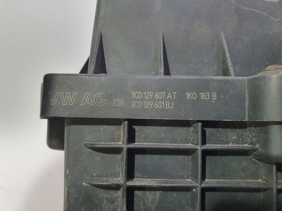 Carcasa filtru aer 3c0129601bJ Volkswagen Passat B6 (2005 - 2010) 2.0 tdi CBBB