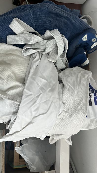 Спортивные одежды кимоно