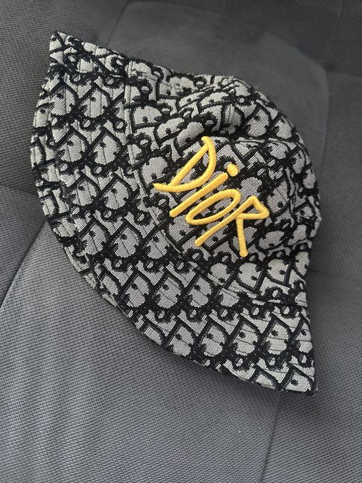 Дамска шапка Dior