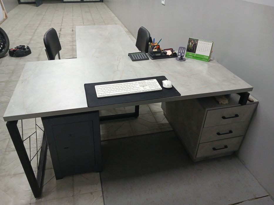 Ofis uchun mebel to'plami