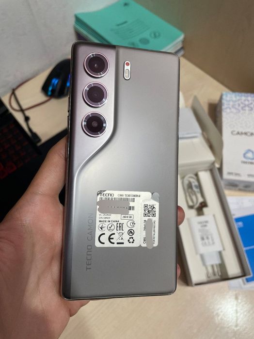 Tecno CAMON 40 8/256 на гарантии