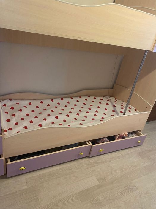 Двухъярусная кровать