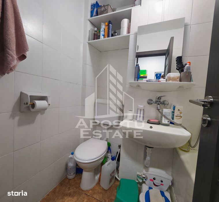 Apartament de vanzare cu 3 camere, etaj intermediar, zona Dacia