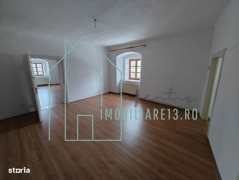 De inchiriat spatiu ultracentral langa piata primariei Sebes jud. Alba