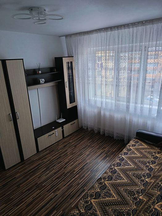 Inchiriez apartament