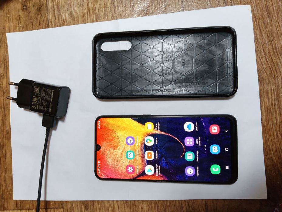Телефон Samsung A50