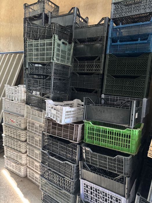 Пластиковые ящики / корзины