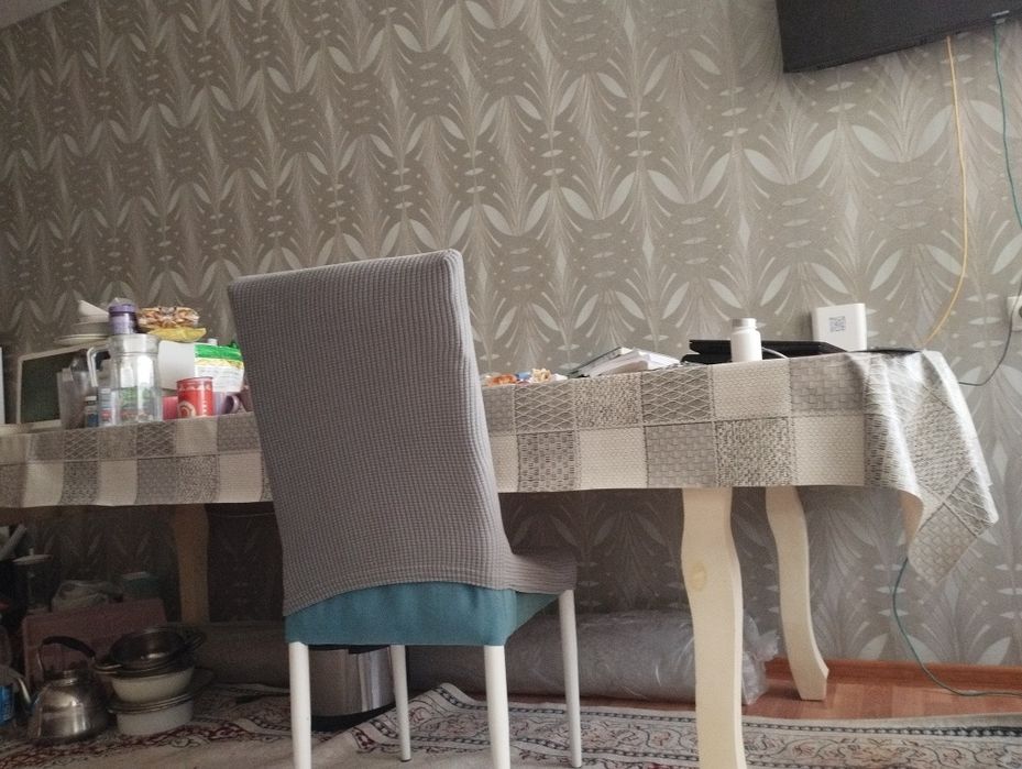 Продам стол для гостиной