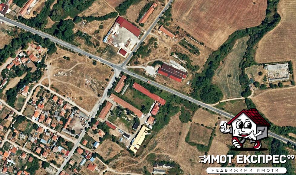 Парцел 7 декара, стопански двор, село Тополово, с трафопост