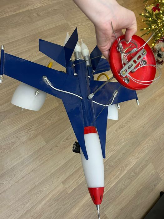 Продам люстру детскую