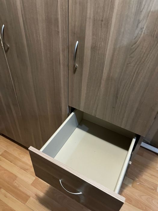 Продам шкаф платиновый