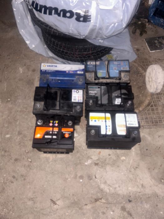 Vând baterii masina