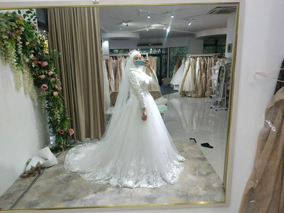 Закрытое свадебное платье